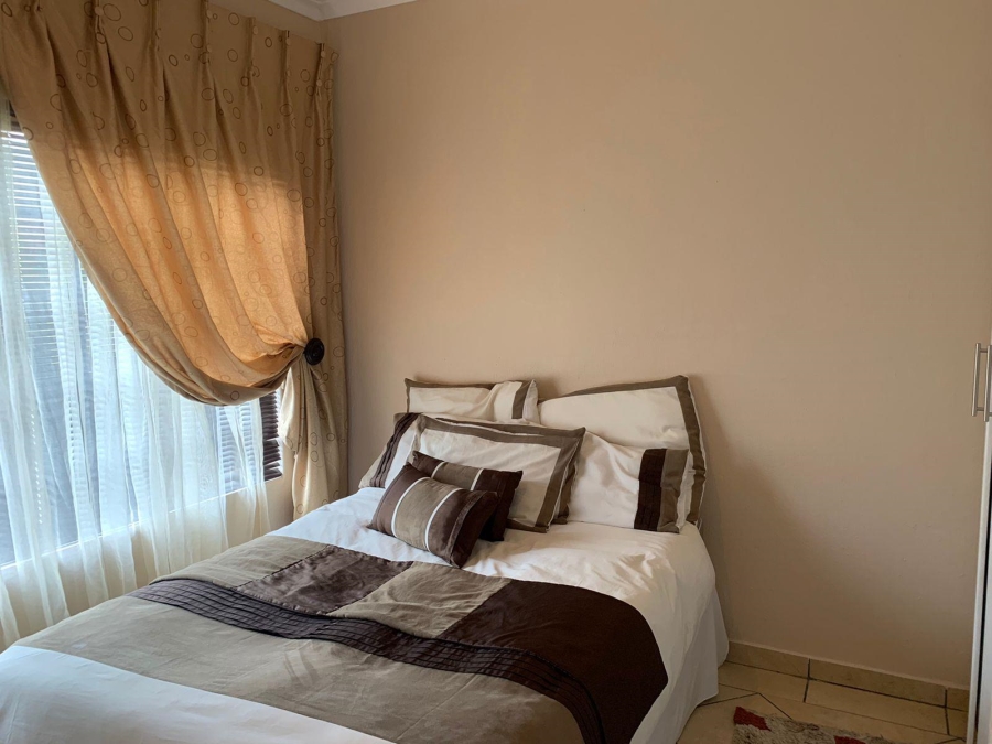 5 Bedroom Property for Sale in Safari Gardens North West